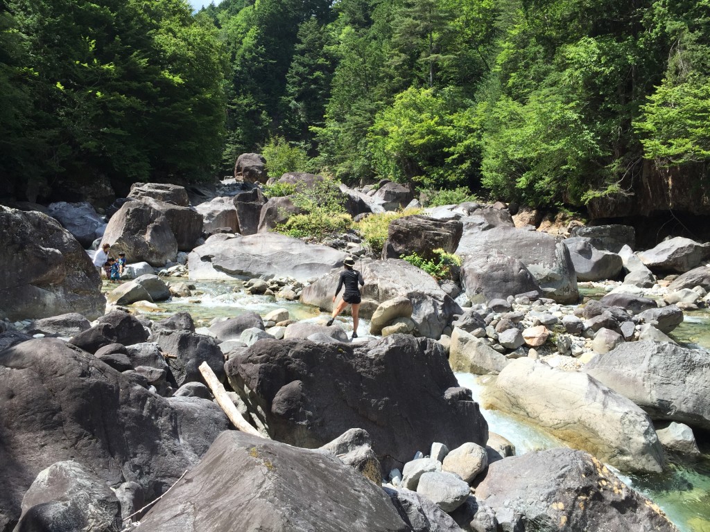 阿寺渓谷　川遊び