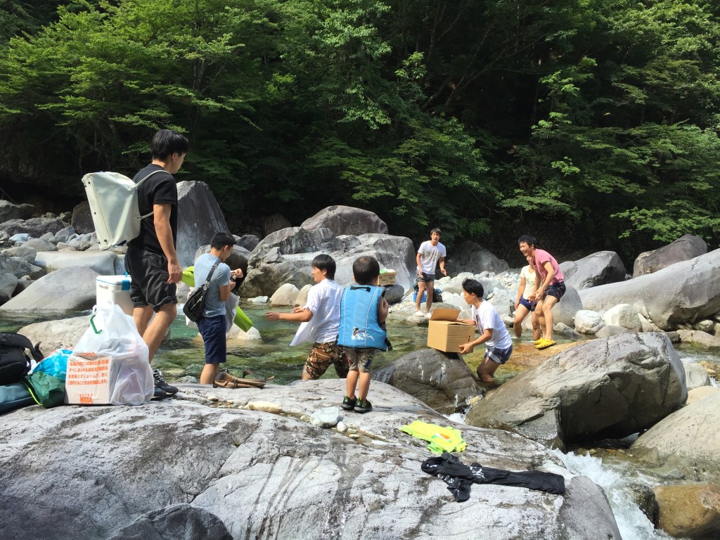 阿寺渓谷　川遊び