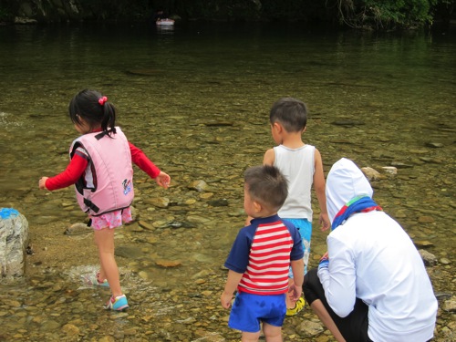 川遊びを子供と楽しむには 遊び方や持ち物 注意点とおすすめスポット12 川遊びマップ