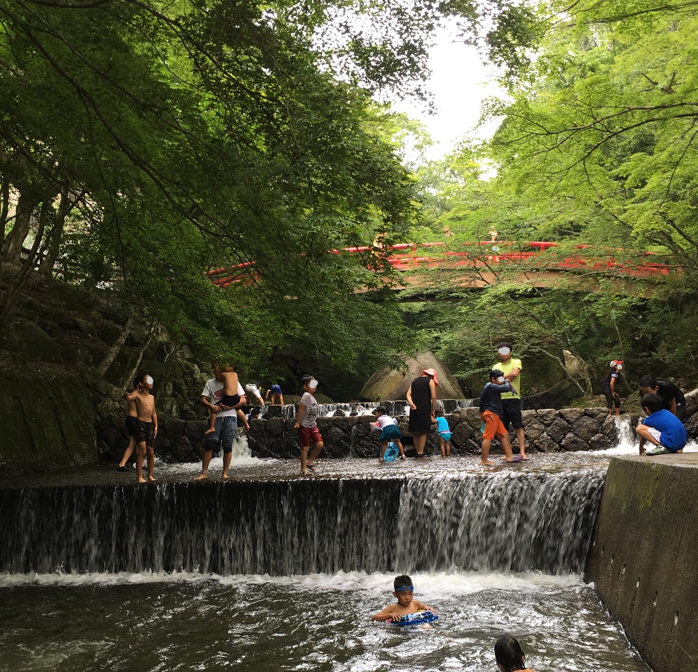 川遊びを子供と楽しむには 遊び方や持ち物 注意点とおすすめスポット12 川遊びマップ